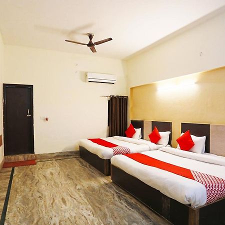 Oyo 30240 Shri Radha Palace Hotel Mathura Luaran gambar