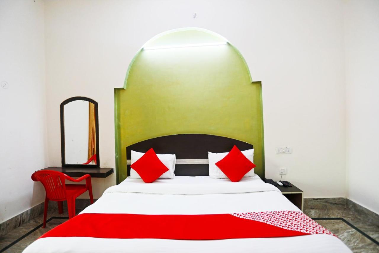 Oyo 30240 Shri Radha Palace Hotel Mathura Luaran gambar