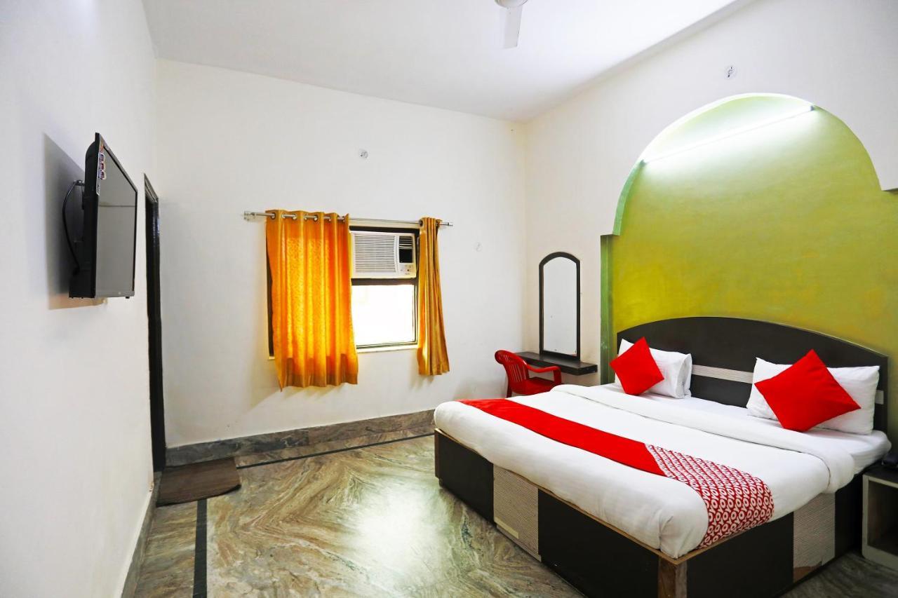 Oyo 30240 Shri Radha Palace Hotel Mathura Luaran gambar
