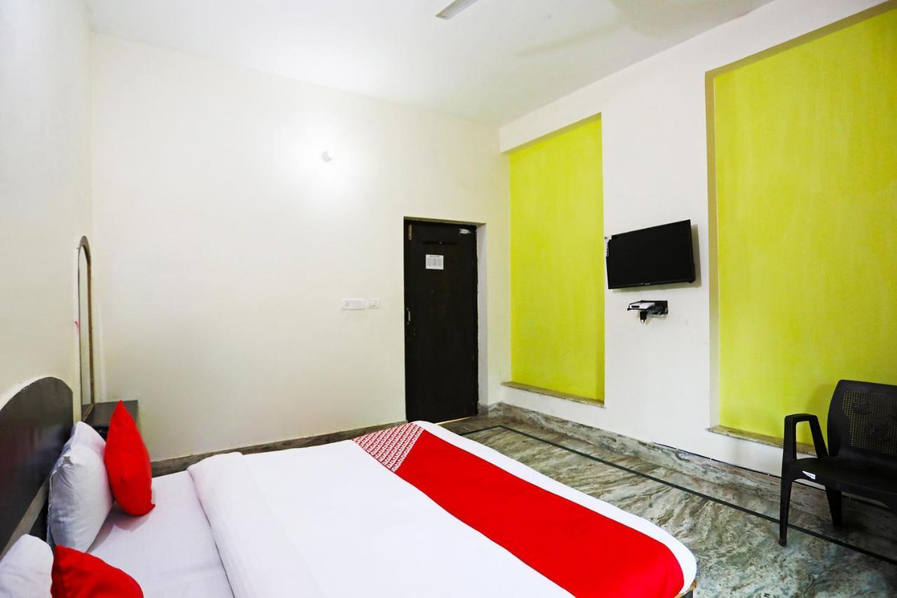 Oyo 30240 Shri Radha Palace Hotel Mathura Luaran gambar